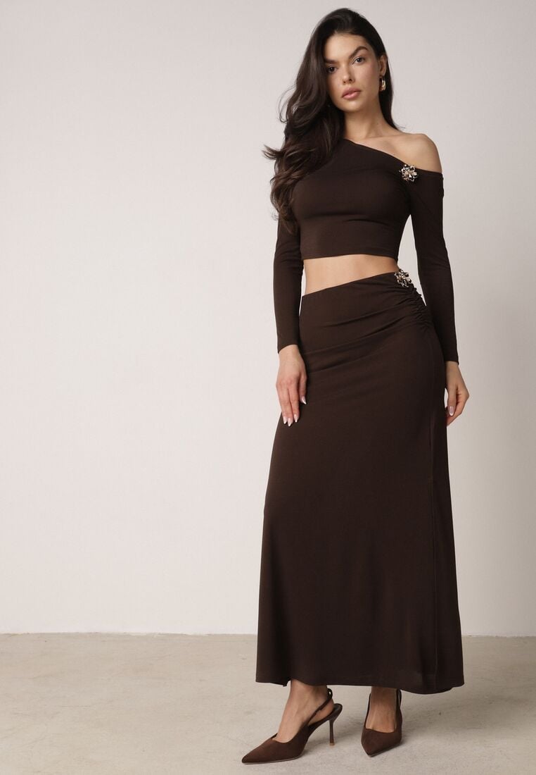 Brązowy Marszczony Komplet z Kwiatowymi Aplikacjami Bluzka i Spódnica Bervisse 1