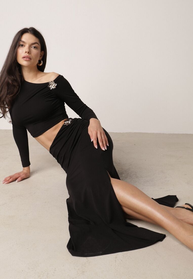 Czarny Marszczony Komplet z Kwiatowymi Aplikacjami Bluzka i Spódnica Bervisse 1