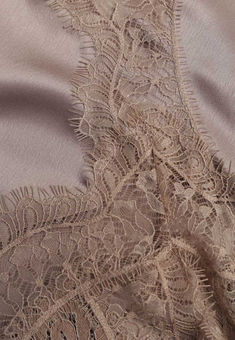 Beżowa Spódnica z Satyny z Koronką i Rozcięciem na Nogę Doritana 8