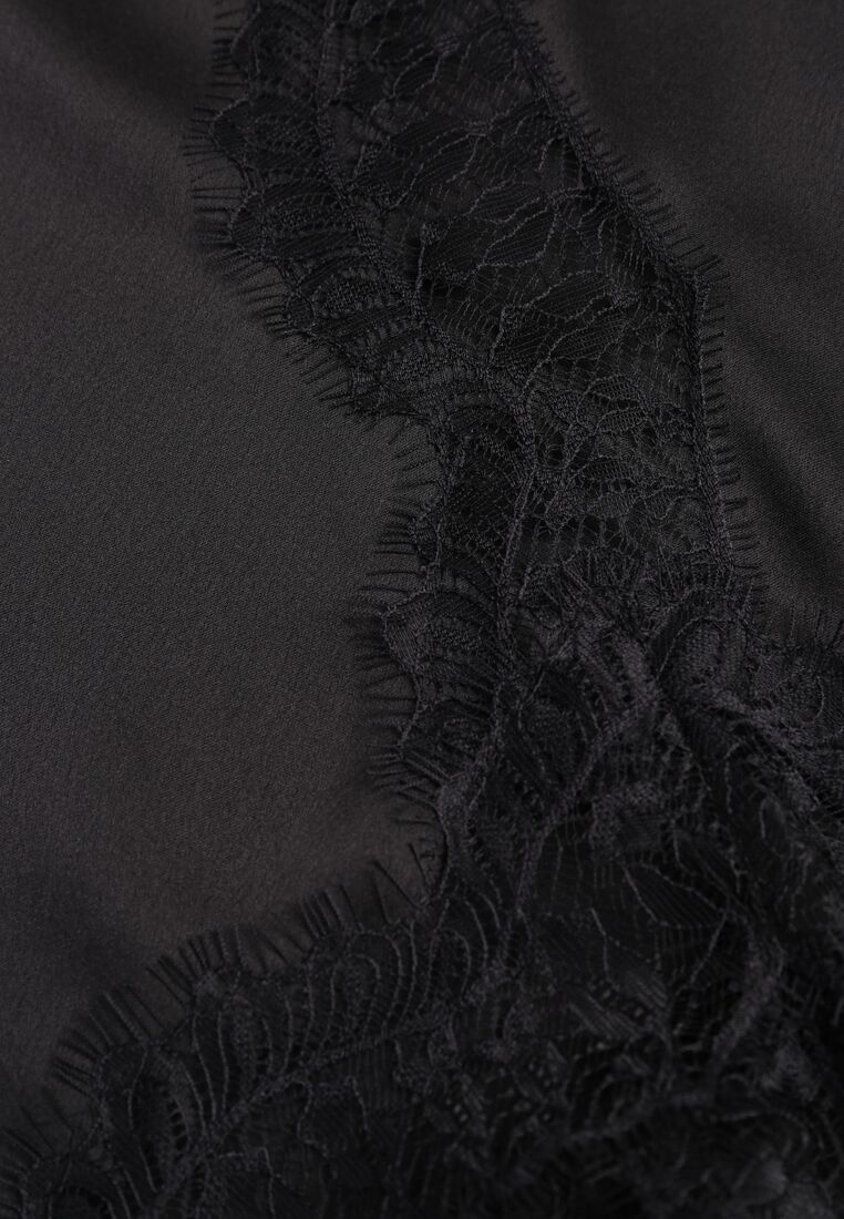 Czarna Spódnica z Satyny z Koronką i Rozcięciem na Nogę Doritana 8