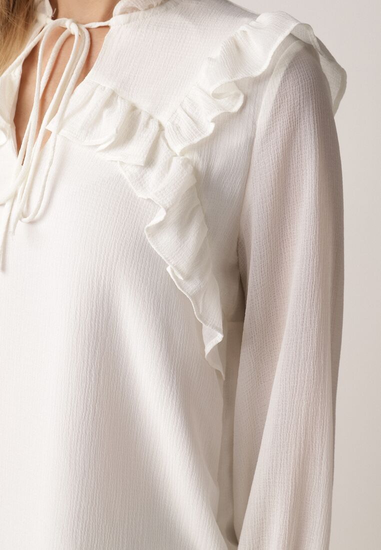 Biała Romantyczna Bluzka z Falbankami i Wiązaniem przy Dekolcie Zeaniyana 5