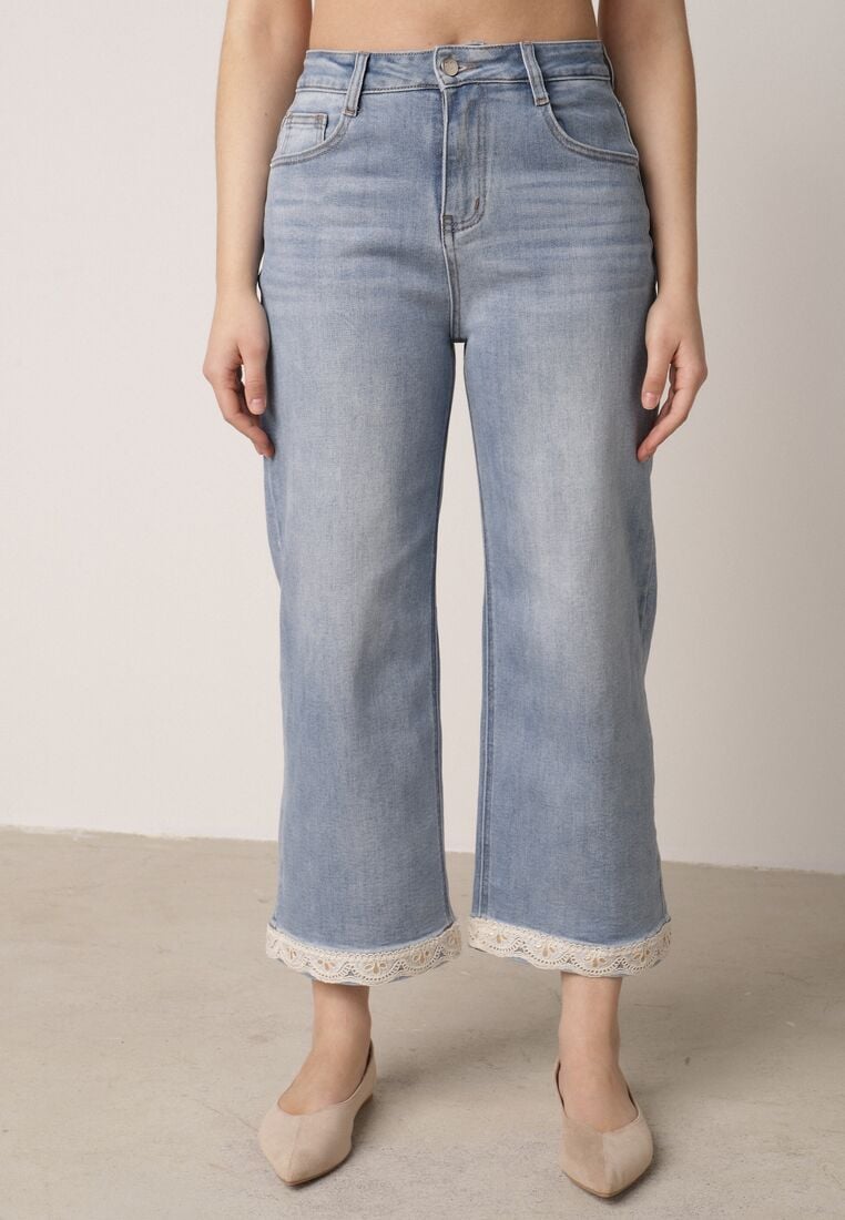 Niebieskie Szerokie Jeansy Ozdobione na Dole Koronką Salioneth 2