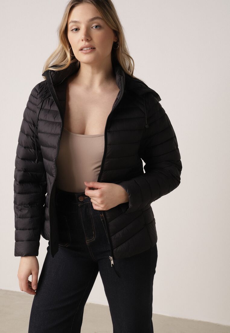 Czarna Klasyczna Kurtka Przejściowa z Pikowaniem i Odpinanym Kapturem Pretiella 4