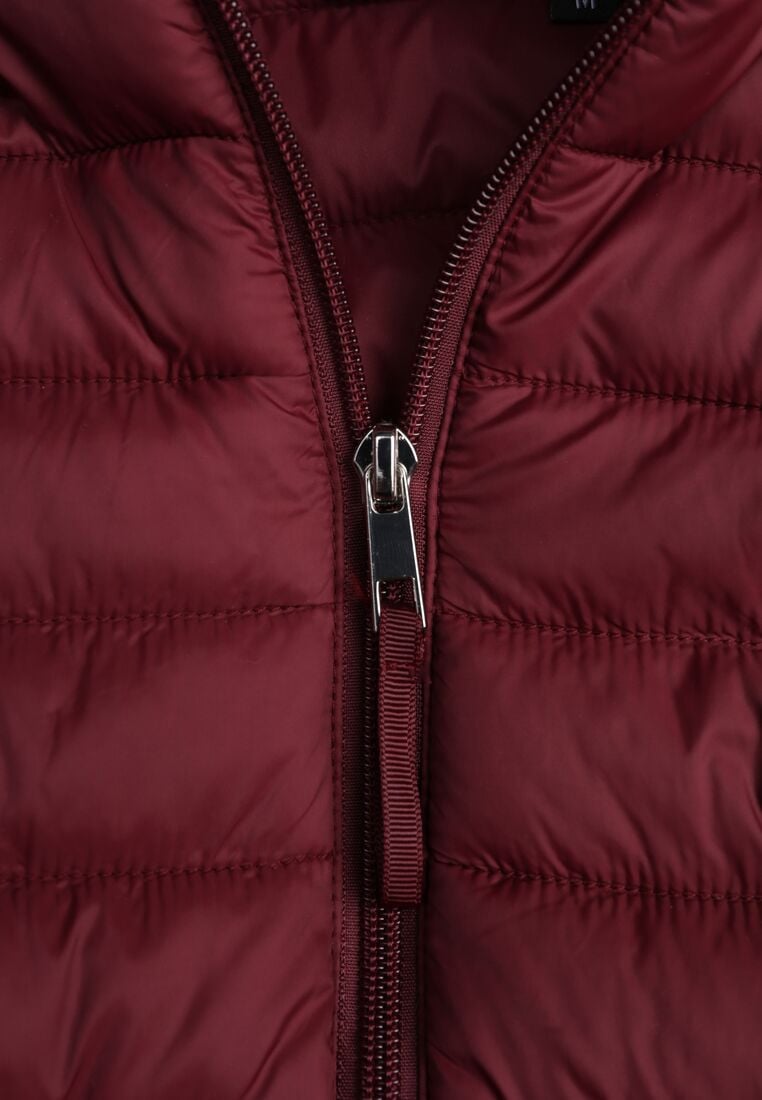 Bordowa Klasyczna Kurtka Przejściowa z Pikowaniem i Odpinanym Kapturem Pretiella 8