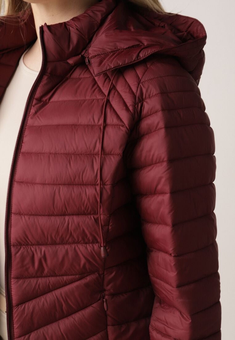 Bordowa Klasyczna Kurtka Przejściowa z Pikowaniem i Odpinanym Kapturem Pretiella 5