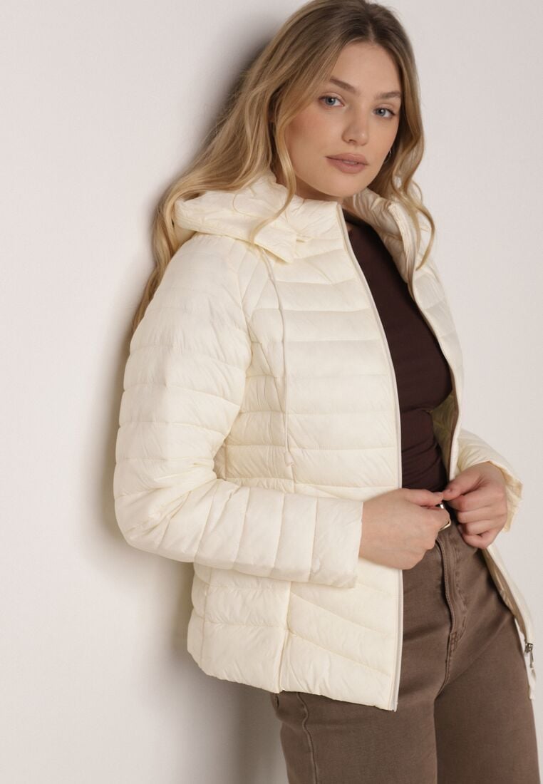 Jasnobeżowa Klasyczna Kurtka Przejściowa z Pikowaniem i Odpinanym Kapturem Pretiella 1