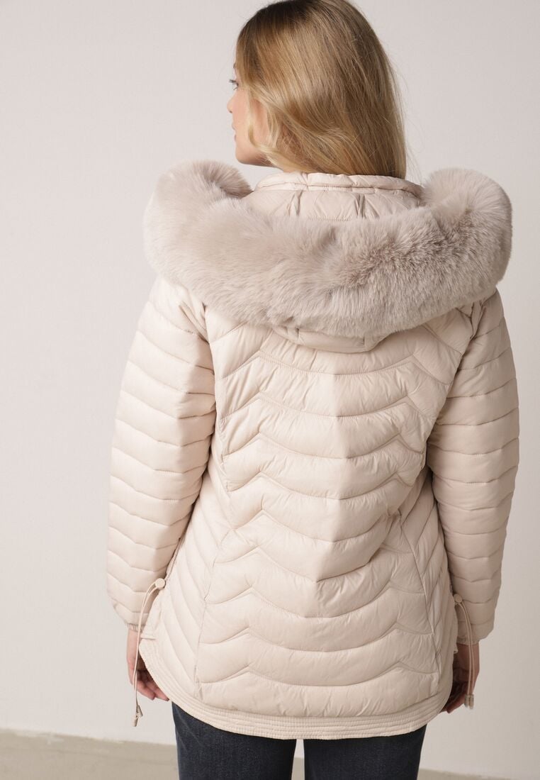 Jasnobeżowa Pikowana Kurtka Przejściowa z Kapturem i Ściągaczami po Bokach Fezika 3