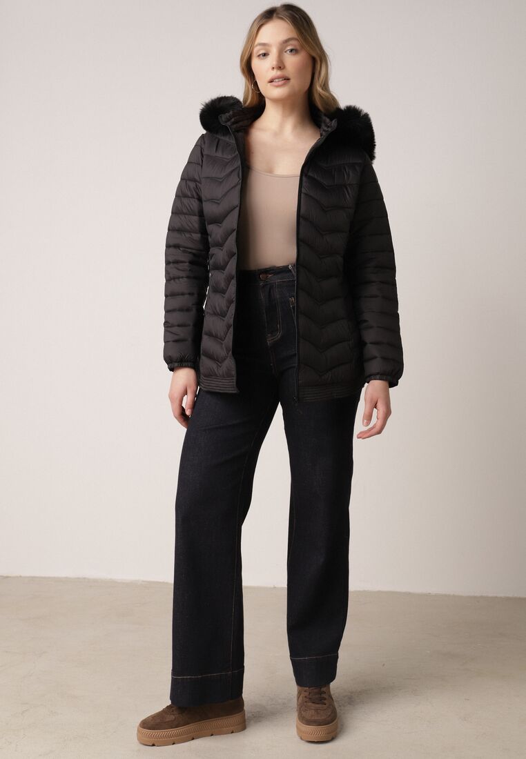 Czarna Pikowana Kurtka Przejściowa z Kapturem i Ściągaczami po Bokach Fezika 2