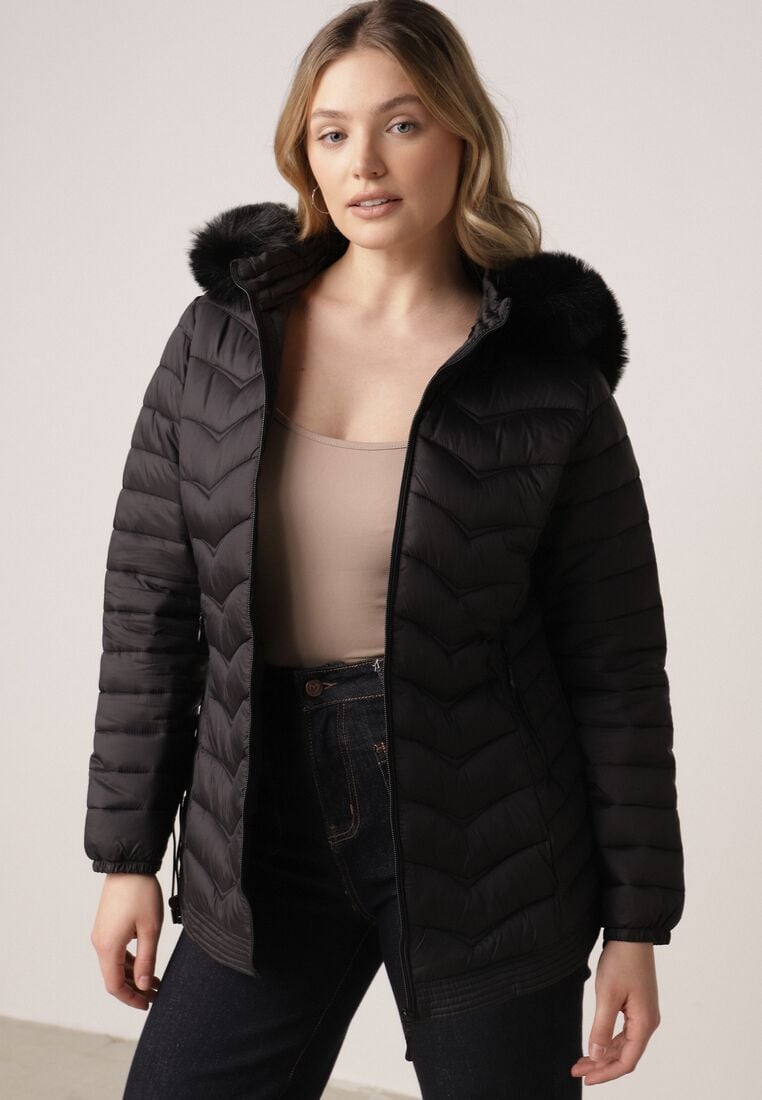 Czarna Pikowana Kurtka Przejściowa z Kapturem i Ściągaczami po Bokach Fezika 4