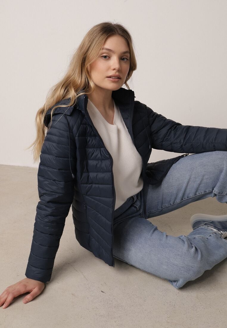 Granatowa Klasyczna Kurtka Przejściowa z Pikowaniem i Odpinanym Kapturem Pretiella 1