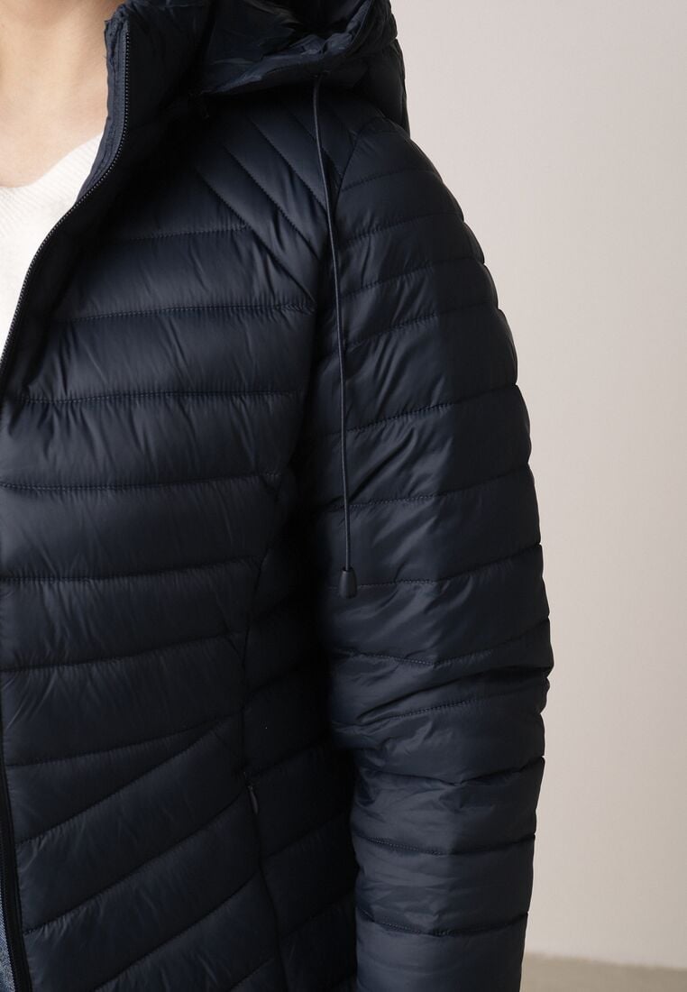 Granatowa Klasyczna Kurtka Przejściowa z Pikowaniem i Odpinanym Kapturem Pretiella 5