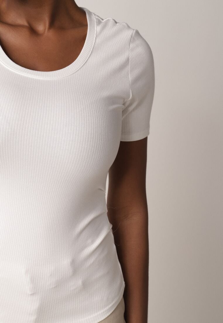 Biały Prążkowany T-shirt Ozdobiony po Bokach Marszczeniem Nedisa 5