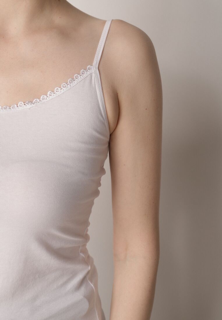 Biały Bieliźniany Top z Bawełny Ozdobiony Koronkową Lamówką Bervina 5