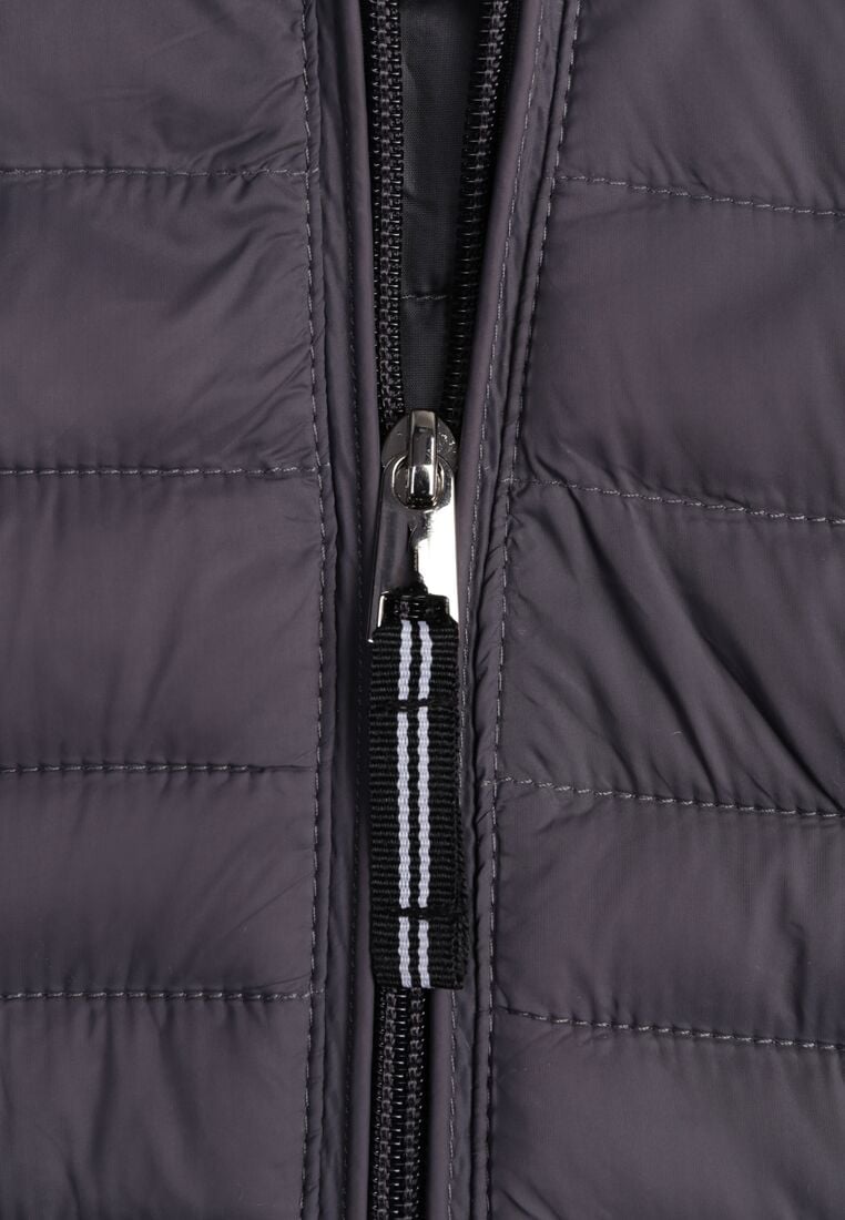 Szara Pikowana Kurtka Przejściowa z Kapturem z Lamówką i Ściągaczami Zidara 8