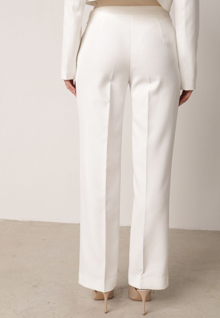 Białe Garniturowe Spodnie VICES na Kant z Wszytym Paskiem z Klamrą Azivore 3