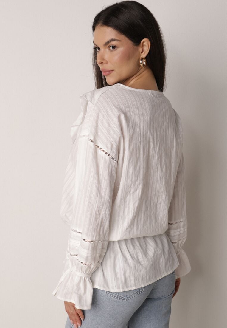 Biała Bawełniana Bluzka w Romantycznym Stylu z Falbankami i Wiązaniem Cezarina 3