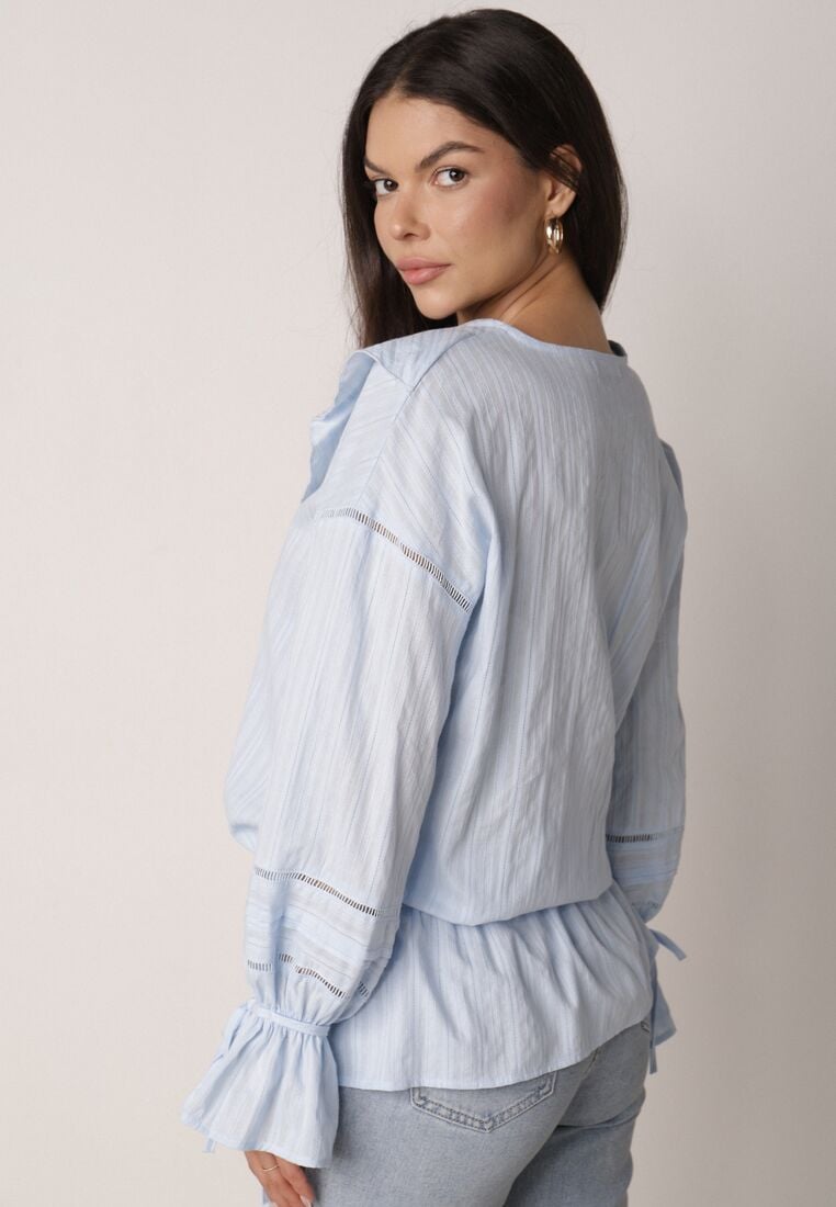 Niebieska Bawełniana Bluzka w Romantycznym Stylu z Falbankami i Wiązaniem Cezarina 3