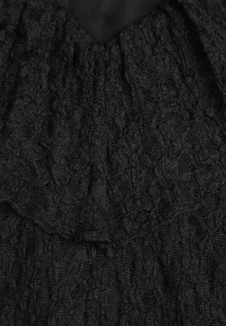 Czarna Koktajlowa Sukienka Koronkowa z Dekoltem V i Falbanami Frevina 8