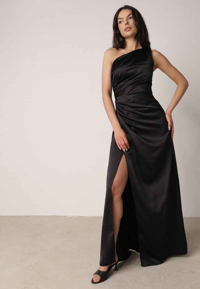 Czarna Satynowa Sukienka Wieczorowa na Jedno Ramię z Marszczeniem w Talii Cezalie 4