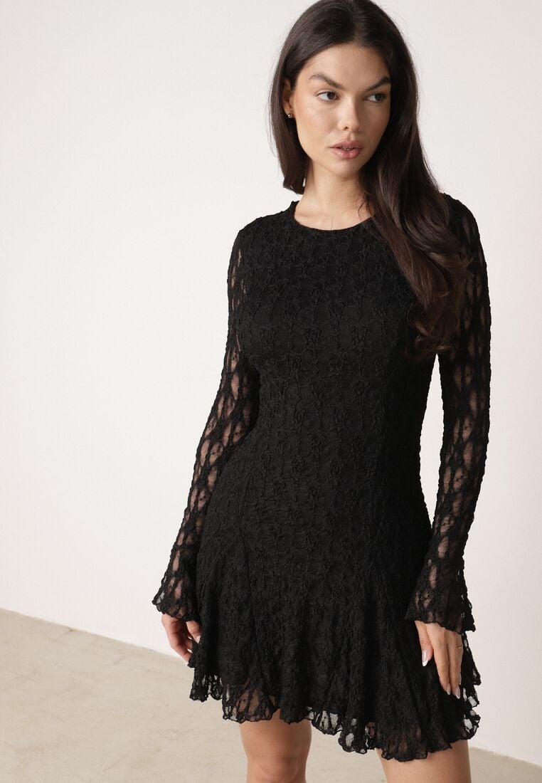 Czarna Sukienka Koronkowa z Rozkloszowanymi Rękawami Cinatea 1