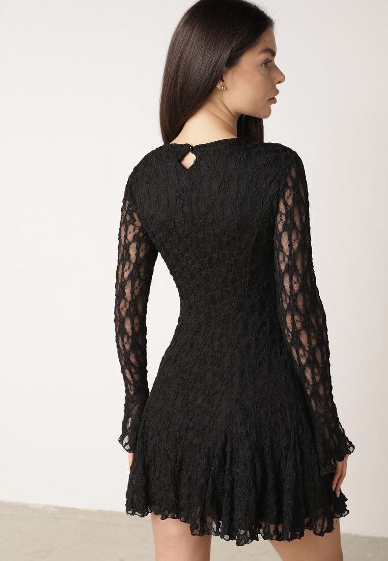 Czarna Sukienka Koronkowa z Rozkloszowanymi Rękawami Cinatea 3