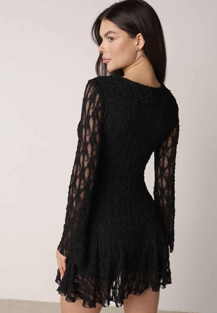 Czarna Koronkowa Sukienka z Falbankami i Wiązaniem przy Dekolcie Delanatea 3