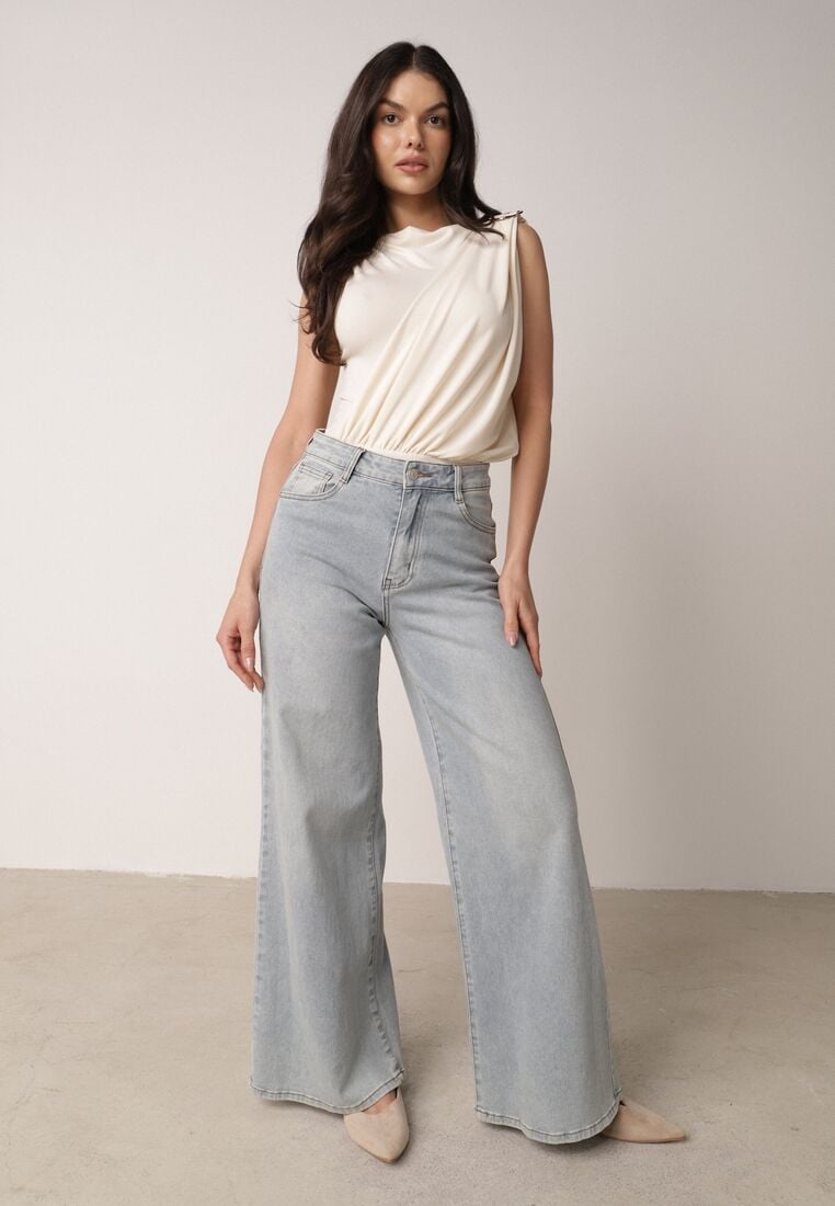 Beżowe Marszczone Body z Dekoltem Łódka i Ozdobną Aplikacją na Ramieniu Carlenka 4