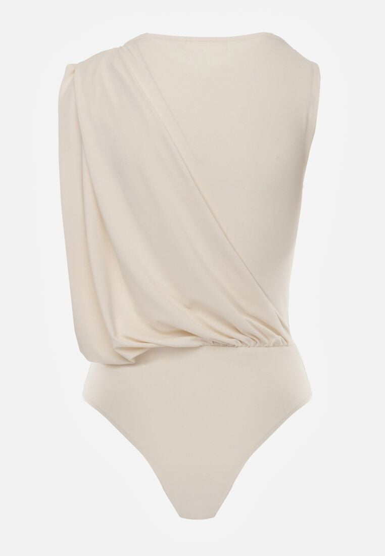 Beżowe Marszczone Body z Dekoltem Łódka i Ozdobną Aplikacją na Ramieniu Carlenka 7