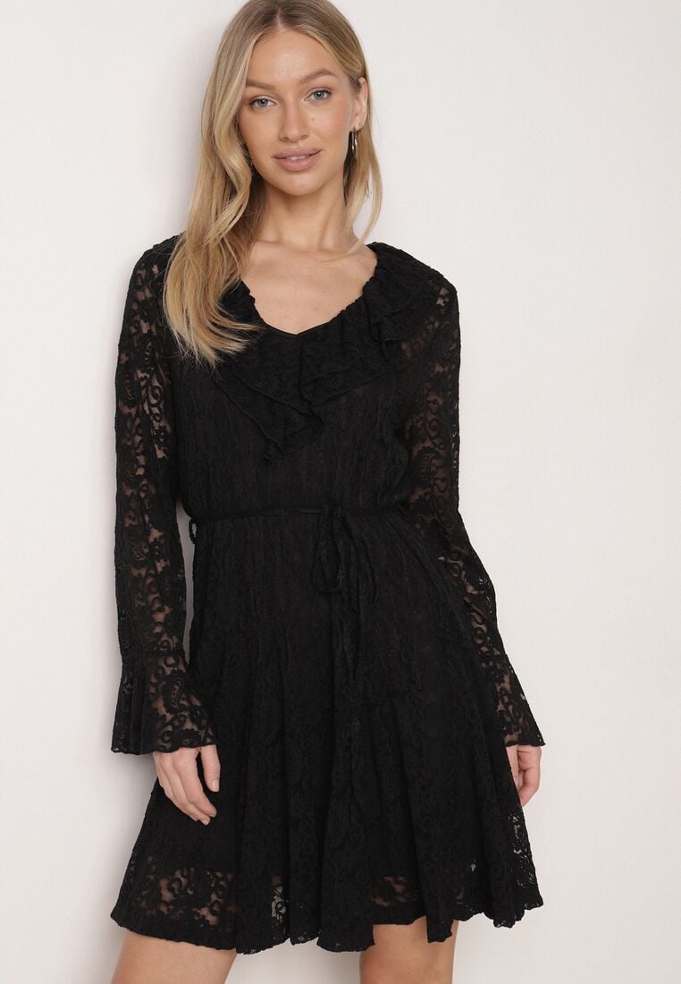 Czarna Koronkowa Sukienka z Cienkim Paskiem i Rozkloszowanymi Rękawami Jovaila 4