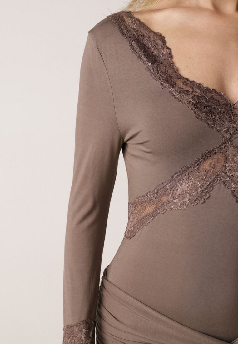 Brązowa Koktajlowa Sukienka z Wiskozy Zdobiona Falbanami Koronką i Wiązaniem Felycia 5