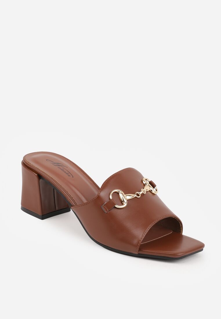 Brązowe Eleganckie Klapki na Słupku z Odkrytym Noskiem i Metaliczną Aplikacją Anazia 5