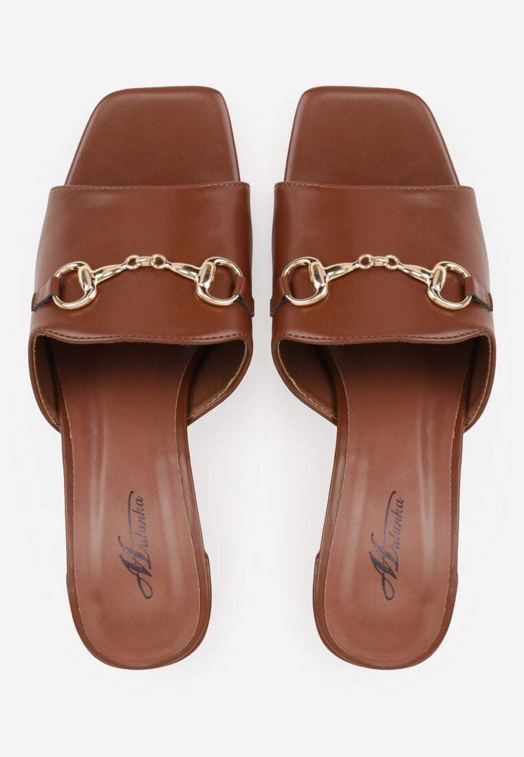 Brązowe Eleganckie Klapki na Słupku z Odkrytym Noskiem i Metaliczną Aplikacją Anazia 6