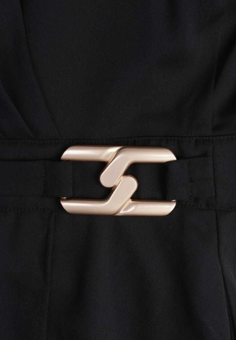 Czarna Kopertowa Sukienka Wieczorowa z Metaliczną Aplikacją w Talii Henalana 8