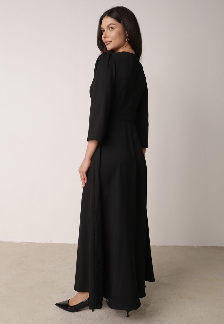 Czarna Kopertowa Sukienka Wieczorowa z Metaliczną Aplikacją w Talii Henalana 3