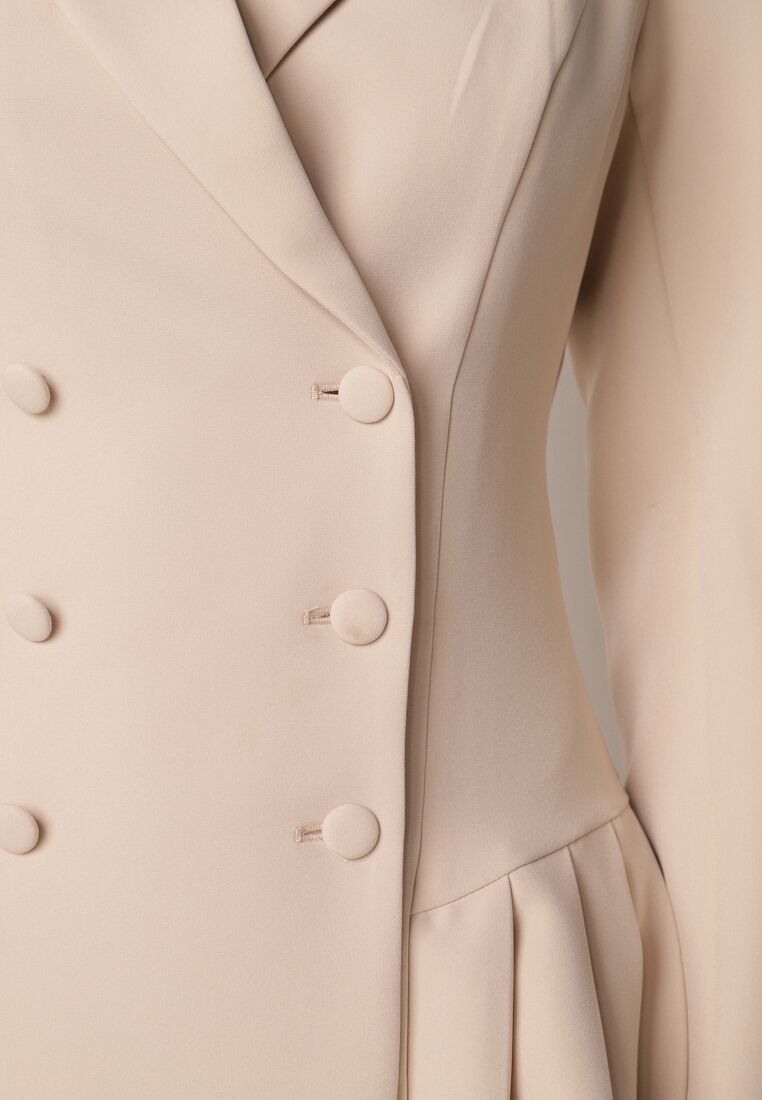 Beżowa Sukienka o Kroju Marynarki VICES z Poduszkami w Ramionach Serlina 5