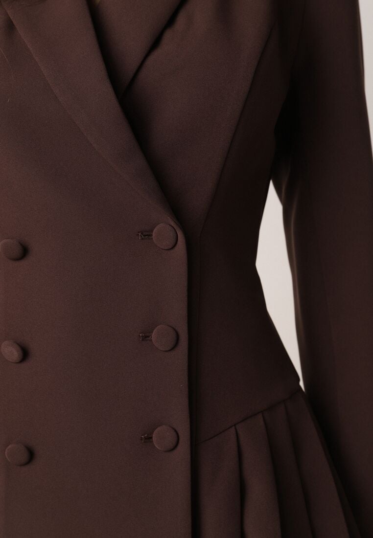 Brązowa Sukienka o Kroju Marynarki VICES z Poduszkami w Ramionach Serlina 5