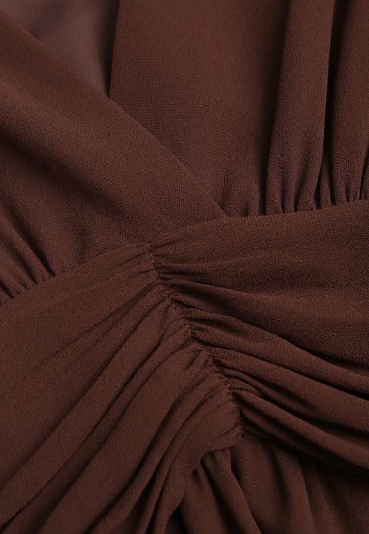 Brązowa Romantyczna Sukienka Koktajlowa z Falbanami i Marszczeniem w Pasie Aranilla 8