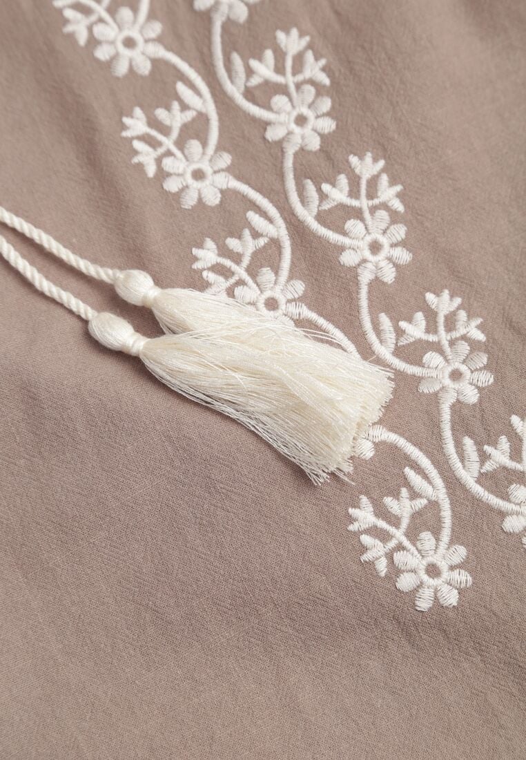Beżowa Bawełniana Bluzka Boho z Ozdobnym Haftem i Sznurkiem z Frędzlami Lamegenia 8