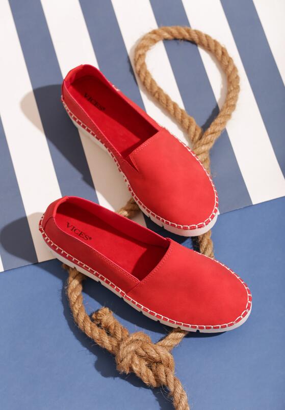 Czerwone Slip On Each Other 1