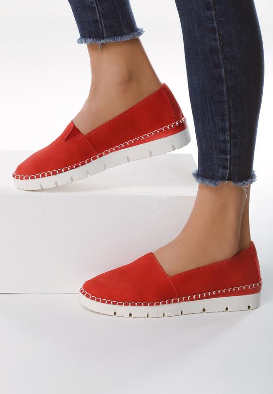 Czerwone Slip On Each Other 2