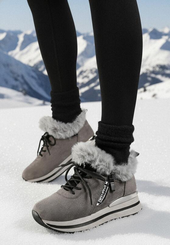 Szare Płaskie Sneakersy Ozdobione Futerkiem i Napisem Tarvina 1