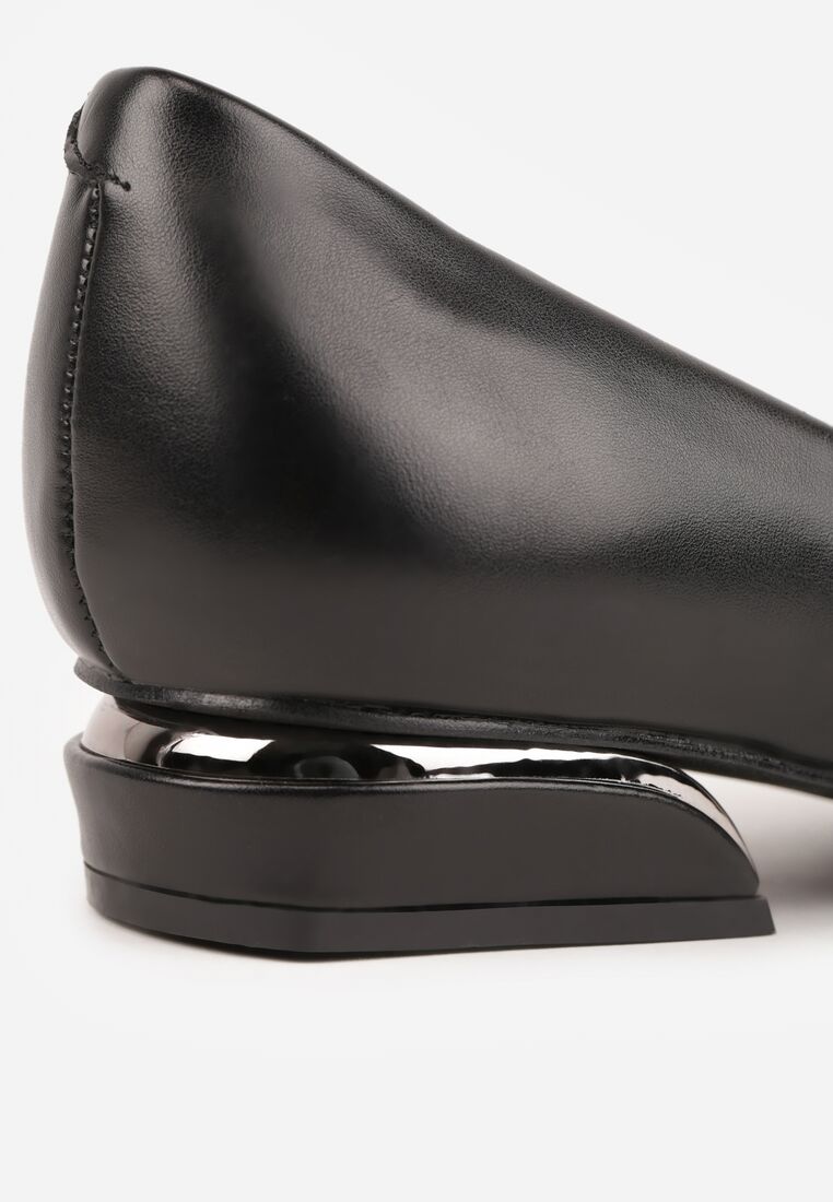 Czarne Czółenka Vices ze Skórzaną Wkładką Zdobione Metaliczną Aplikacją Daisse 9