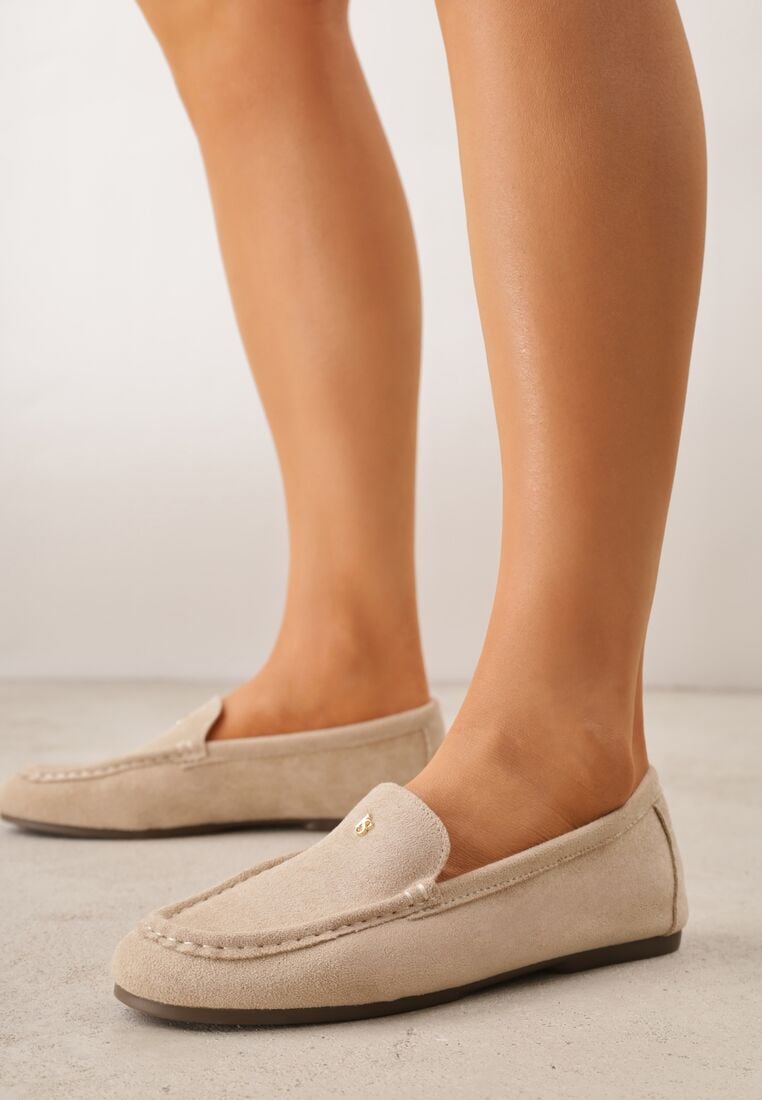 Jasnobeżowe Mokasyny VICES ze Skórzaną Wkładką i Metalową Ozdobą Aquilin 2