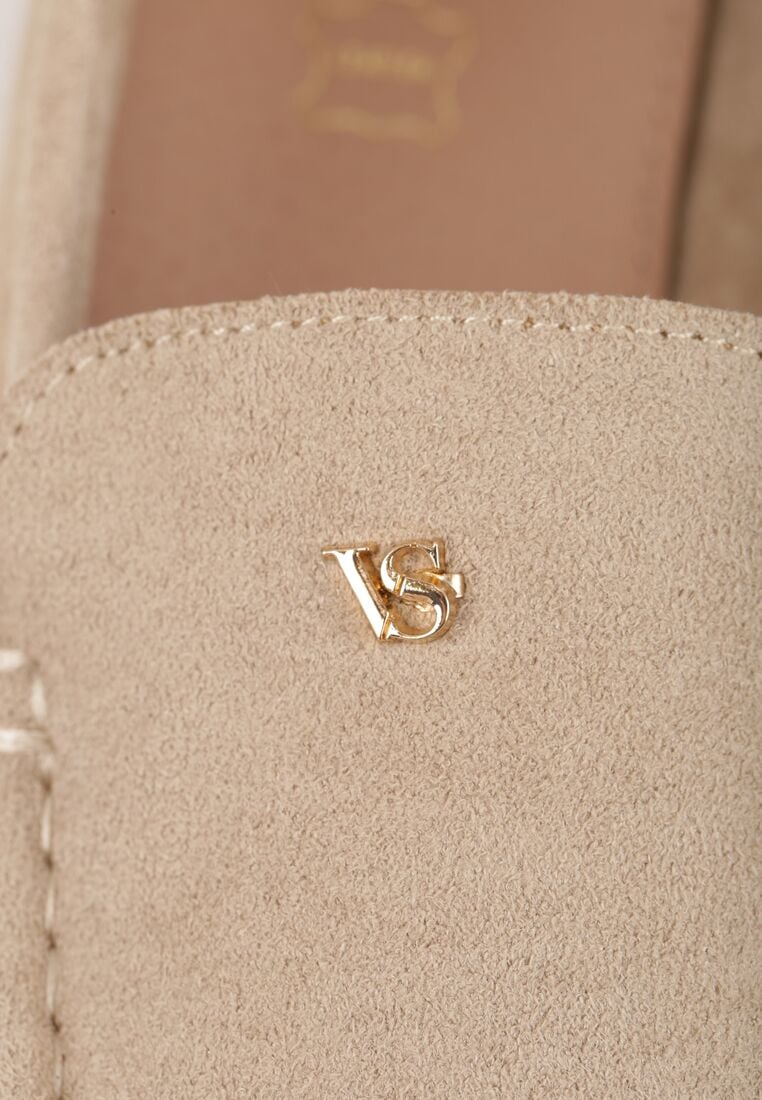 Jasnobeżowe Mokasyny VICES ze Skórzaną Wkładką i Metalową Ozdobą Aquilin 9