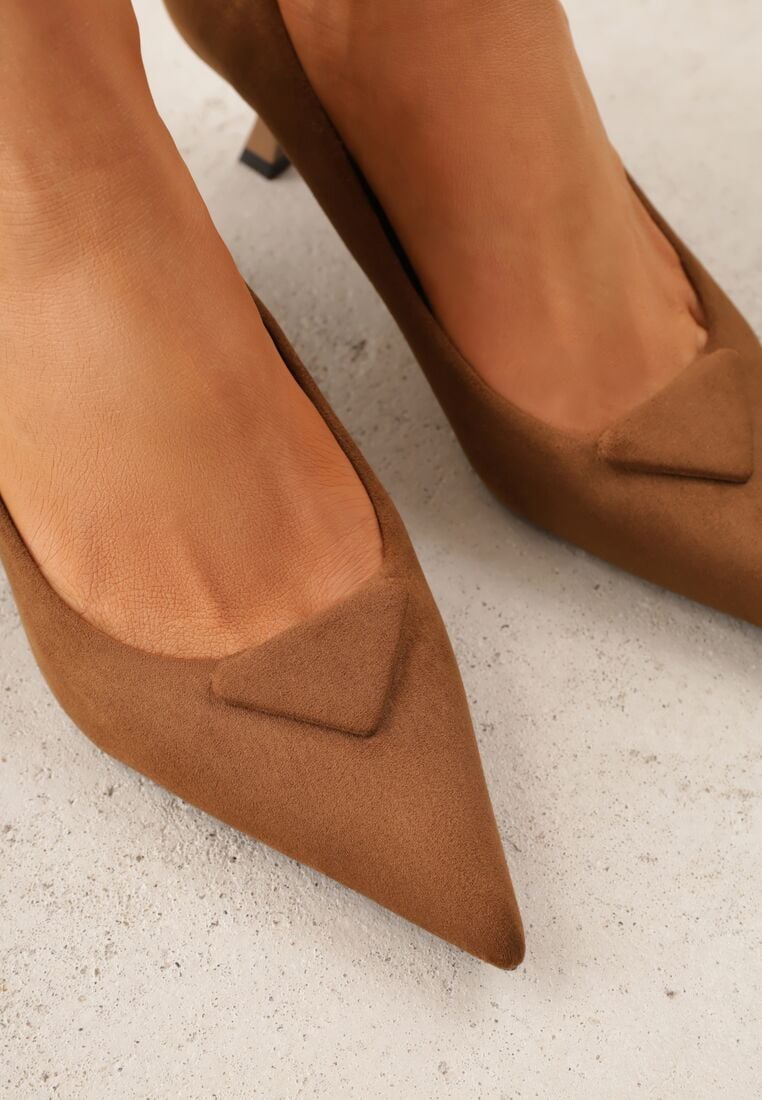 Jasnobrązowe Czółenka VICES na Kaczuszce z Trójkątną Aplikacją na Nosku Zenia 3