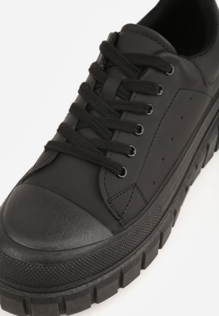 Czarne Sneakersy VICES na Grubej Tłoczonej Podeszwie z Perforacją Diomerine 9