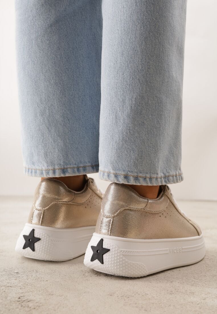 Złote Sneakersy VICES z Metaliczną Wstawką Perforacją i Gwiazdą Edanatia 3