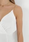Biała Asymetryczna Sukienka Maxi na Jedno Ramię z Łańcuszkiem Przy Ramieniu Kesilli