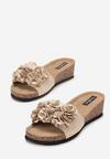 Beżowe Klapki na Niskim Koturnie z Ozdobnymi Kwiatkami Lundia