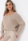 Beżowy Luźny Sweter z Trójkątnym Dekoltem i Ściągaczami Tamado